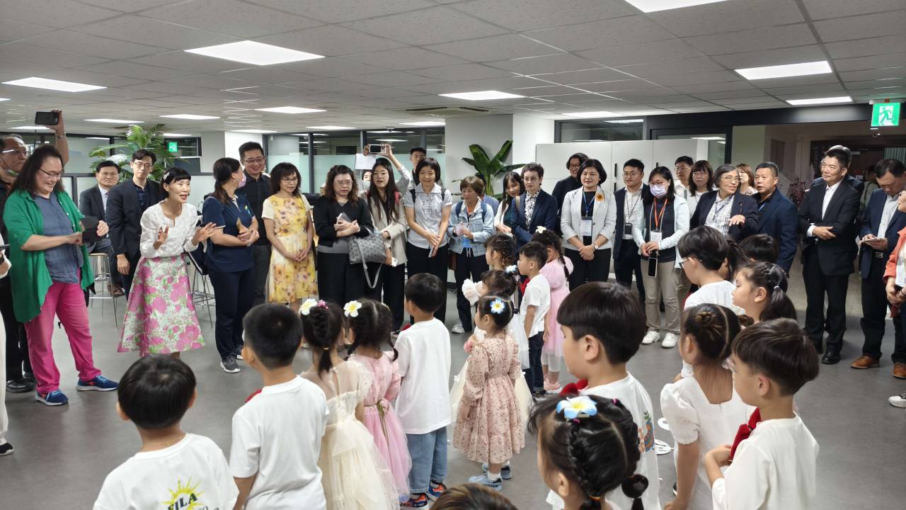 兩岸團圓慶中秋 自貢聯誼晚會展示深厚文化底蘊