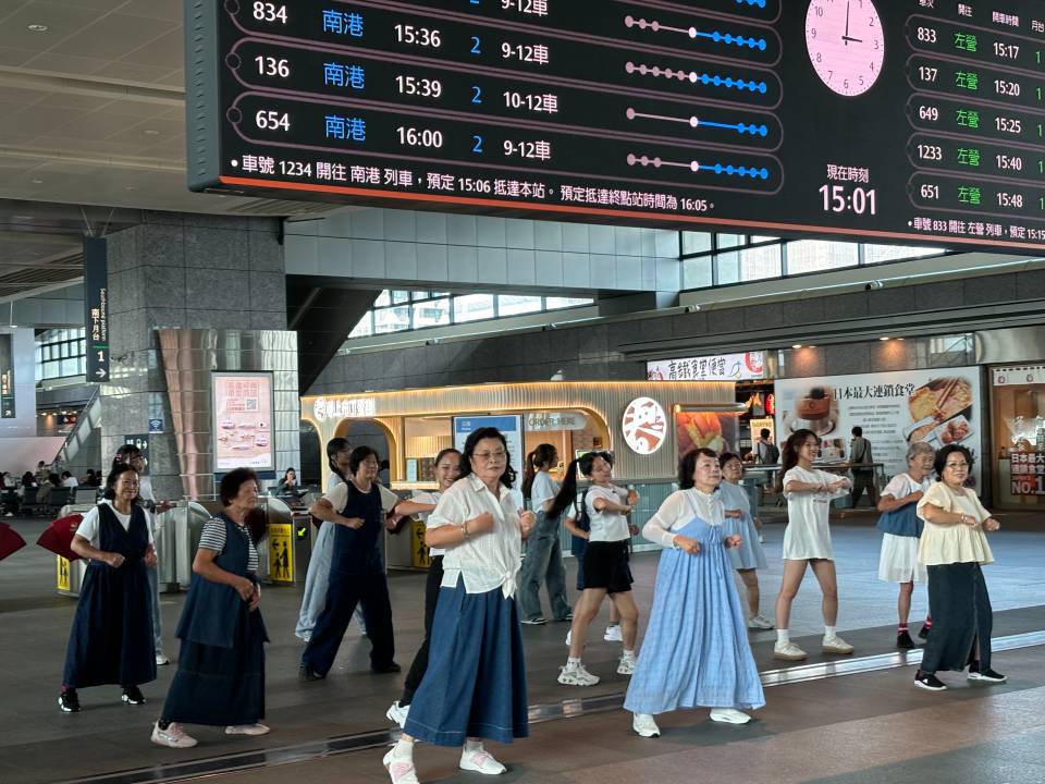 救國團南投縣真善美聯誼會辦理公益活動 三代同堂共譜溫馨樂章(圖:救國團南投縣團委會 提供)